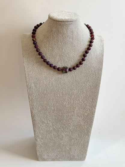 Collar Piedra Volcanica Purpura